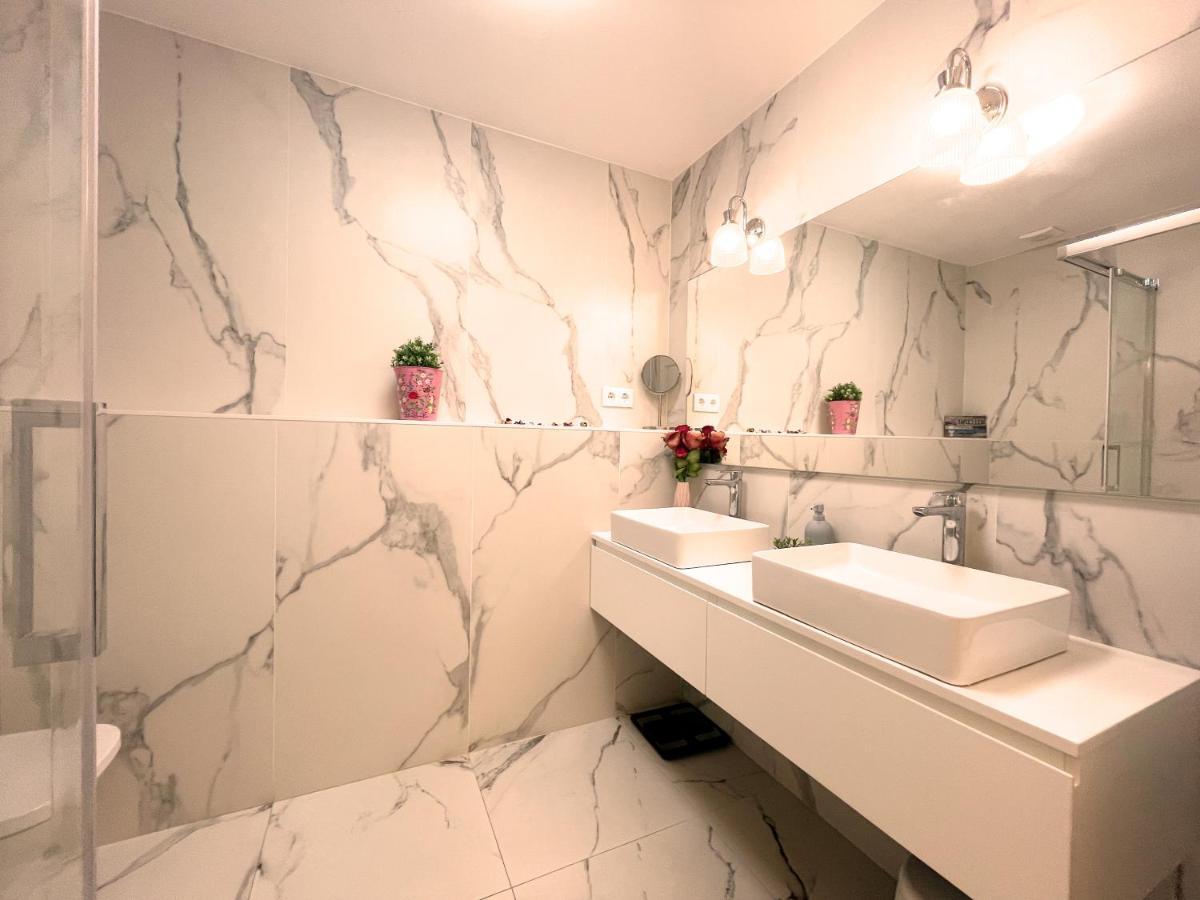 Bcn Centric Rooms Barcelona Bagian luar foto
