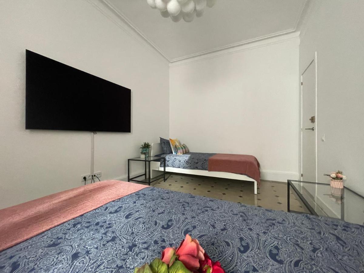 Bcn Centric Rooms Barcelona Bagian luar foto